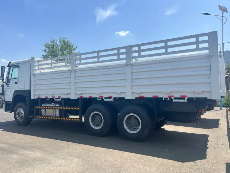 Reman HOWO 6×4 Fence Cargo Truck 3 reman fence truck | reman fence cargo truck | reman howo 6×4 cargo truck