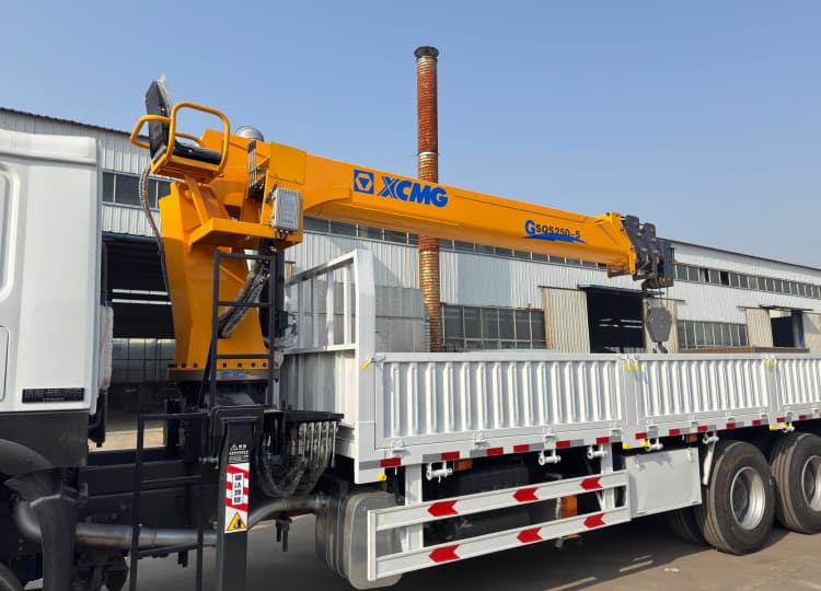 Reman HOWO 6×4 Truck‑Mounted Crane 4 reman truck crane | reman sinotruk crane truck