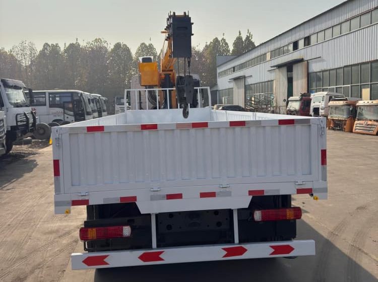 Reman HOWO 6×4 Truck‑Mounted Crane 7 reman crane truck | reman howo crane truck | reman truck mounted crane