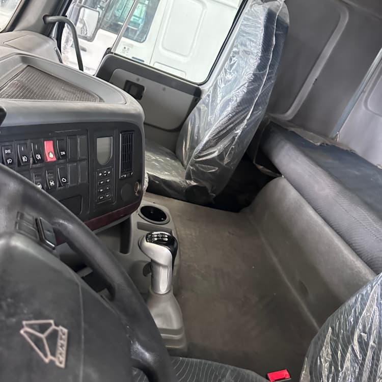 Reman HOWO 8×4 Box Cargo Truck 7 reman dry van truck | reman sinotruk cargo truck