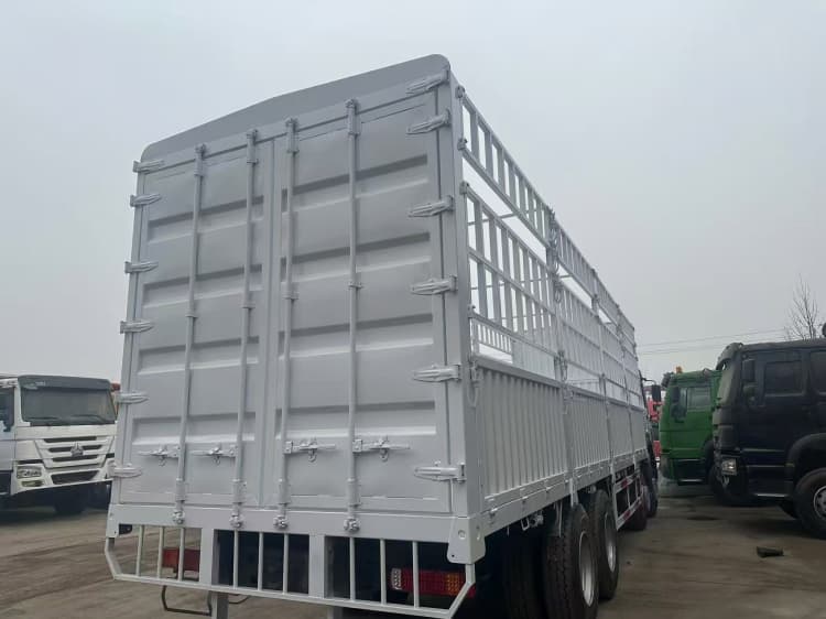Reman HOWO 8×4 Fence Cargo Truck 5 reman howo cargo truck | reman sinotruk 8×4 cargo truck