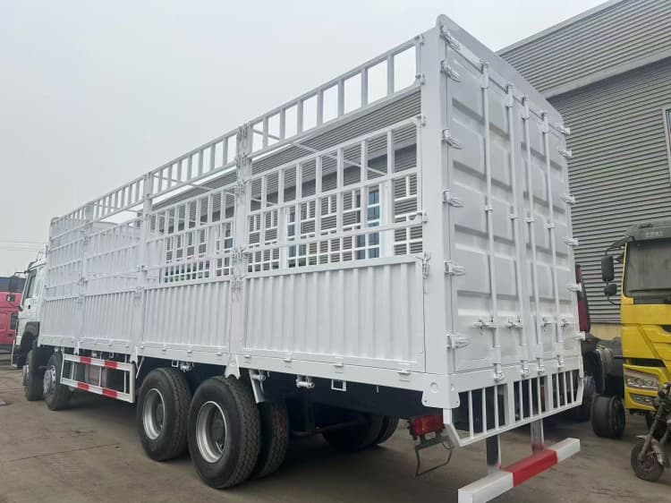 Reman HOWO 8×4 Fence Cargo Truck 3 reman howo cargo truck | reman sinotruk 8×4 cargo truck