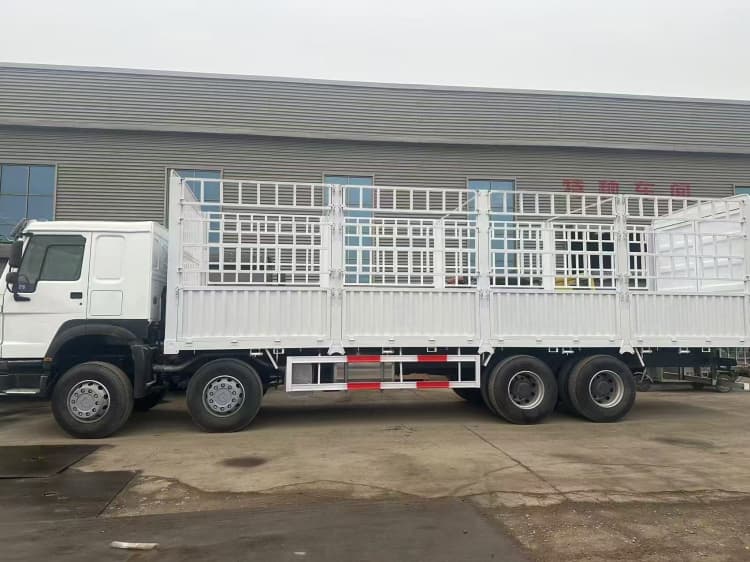 Reman HOWO 8×4 Fence Cargo Truck 4 reman cargo truck for sale | reman howo 8×4 cargo truck